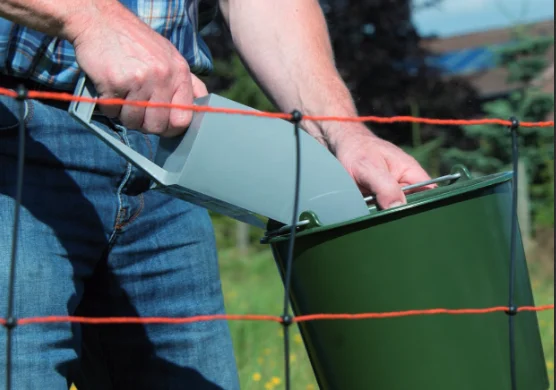 Găleată plastic verde 17L gradată – recipient rezistent pentru fermă - imagine 2